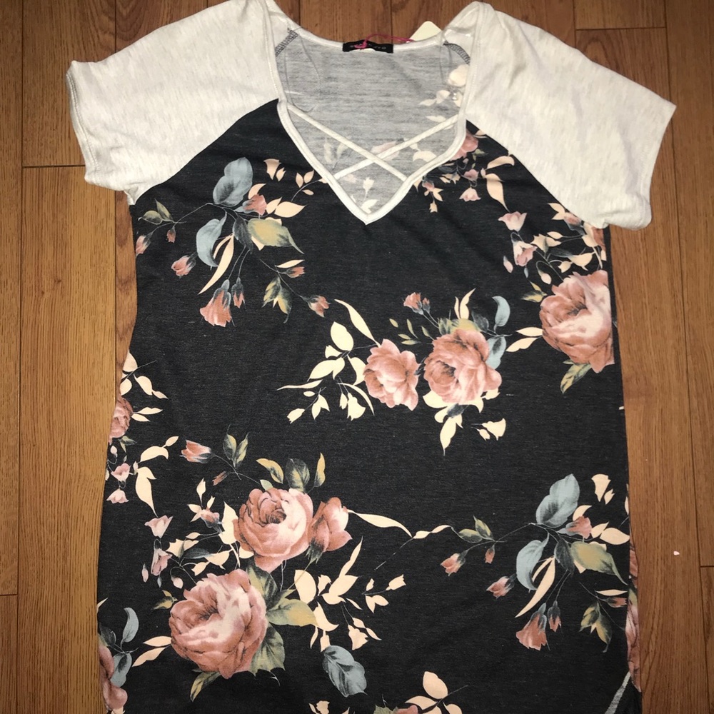 Crisscross floral print tee